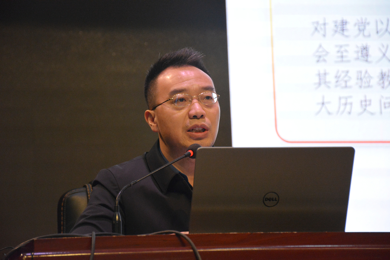 唐超雄以《以史为鉴 开创未来》为题,从党的十九届六中全会主要精神